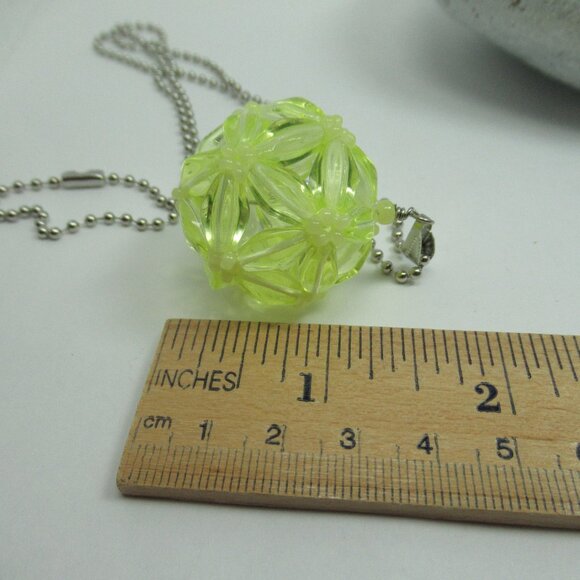 Uranium glass beaded bead pendant - Picture 5 of 11
